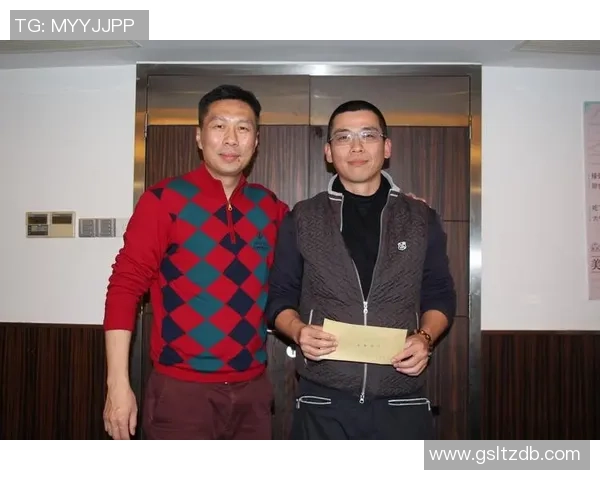 深入分析上海羽毛球队的运营策略与发展模式探讨 深入分析上海羽毛球队的运营策略与发展模式探讨